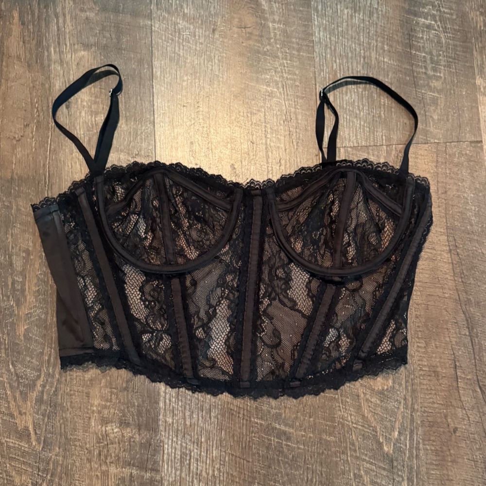 Chic Black Lace Bustier